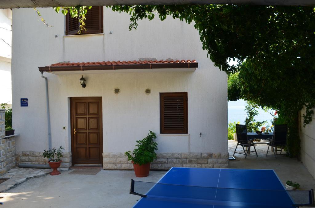 Holiday Villa In Omiš Esterno foto